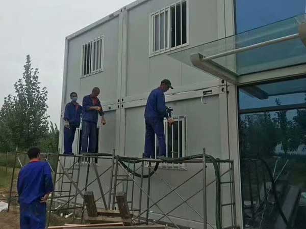 輕鋼房屋保溫聚氨酯發(fā)泡噴涂機(jī)(圖2) 輕鋼房屋外墻保溫聚氨酯發(fā)泡噴涂施工