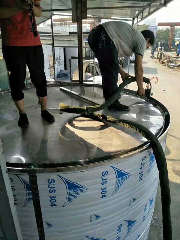 不銹鋼水箱保溫模塊用聚氨酯填充怎么樣 用哪種噴涂機(圖1) 不銹鋼水箱保溫模塊用聚氨酯填充