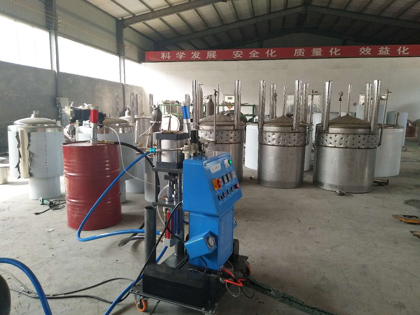 江蘇聚氨酯噴涂機 不銹鋼水箱保溫澆注(圖1) 不銹鋼水箱保溫澆注