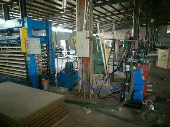 防盜門門板填充材料 防盜門聚氨酯填充噴涂機(jī)